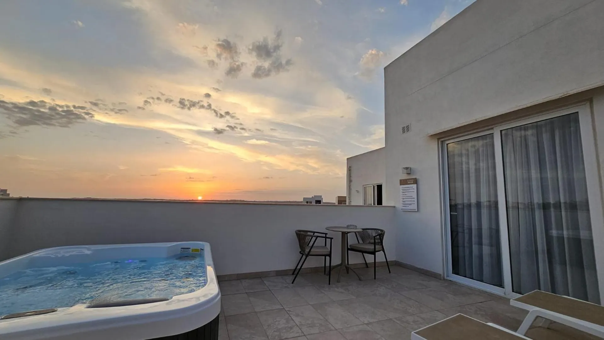 Hotel 100 Boutique Living Rabat